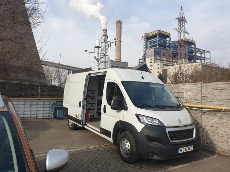 Locuitorii din Bariera Vâlcii spun că autolaboratorul care măsoară poluarea a fost amplasat prost. Ce răspunde APM