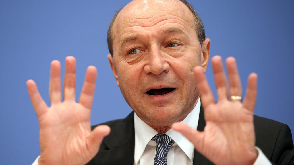 Problema lui Băsescu: un site cu numele lui vinde medicamente