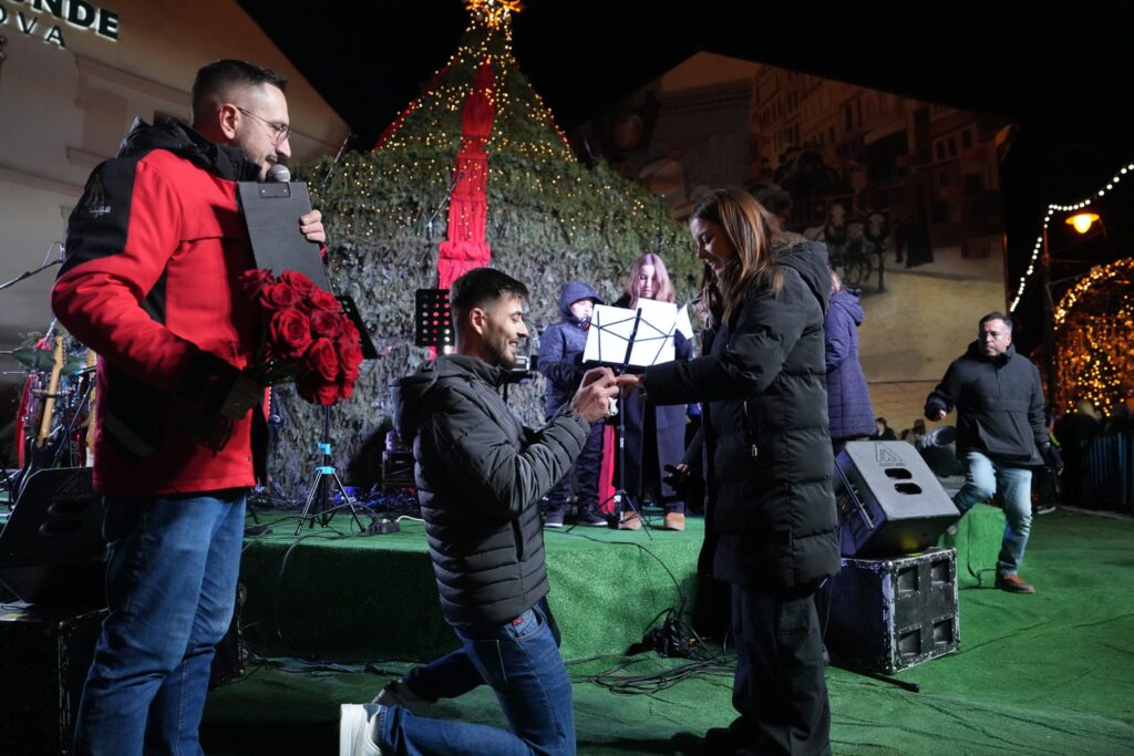 Cerere în căsătorie la Târgul de Crăciun din Craiova