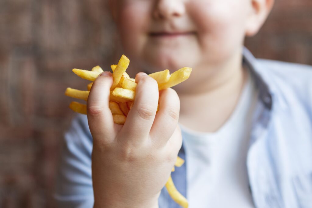 Obezitatea la vârstă mică poate duce la o speranţă de viaţă redusă drastic