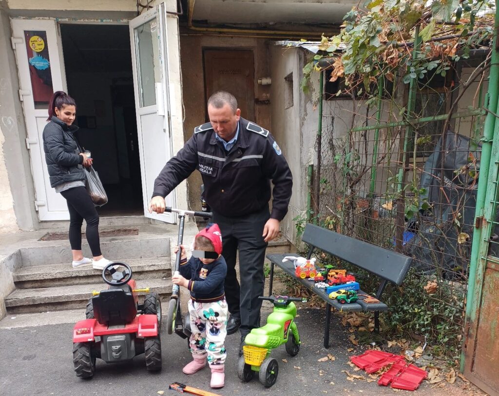 Târgu Jiu: O fetiță plecată de acasă, recuperată de pe stradă de polițiștii locali