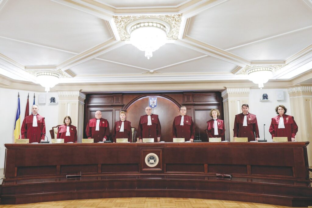 CCR amână pentru 2 decembrie dezbaterile pe solicitarea de anulare a primului tur de scrutin
