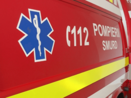 Un bărbat care a ieşit din maşină pentru a repara o pană pe autostradă, lovit mortal de un TIR