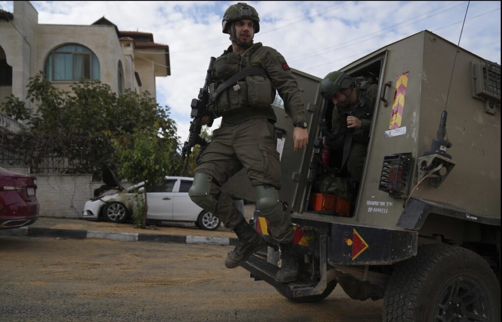 Zeci de morți în noi atacuri israeliene asupra Gaza. Netanyahu a vizitat granița cu Liban