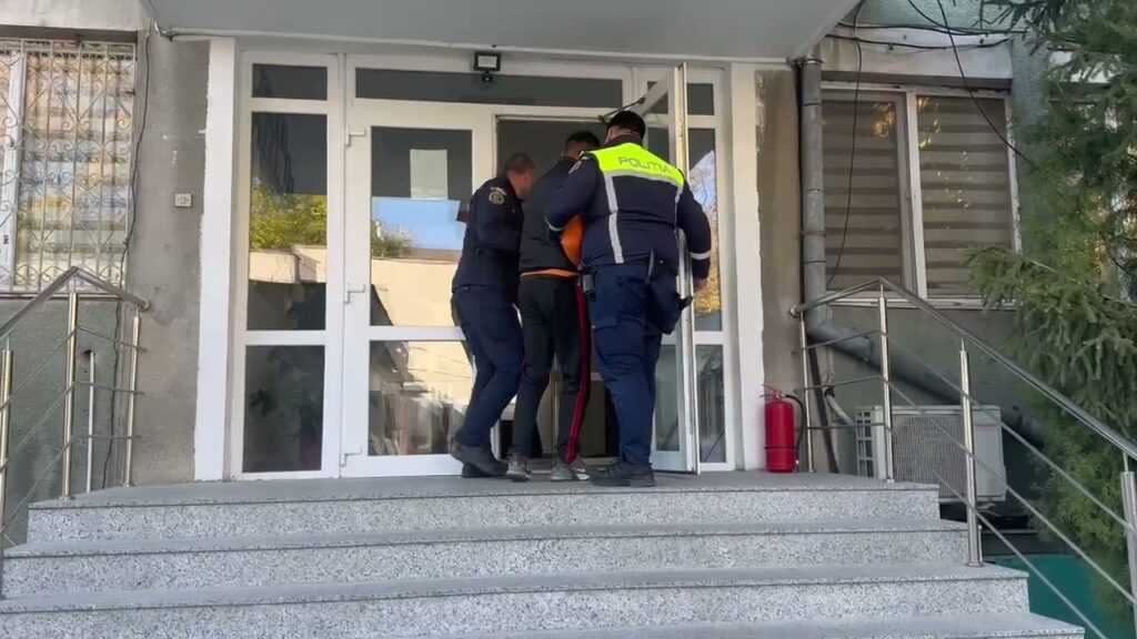 (VIDEO) Olt: Tânăr reținut pentru furt calificat