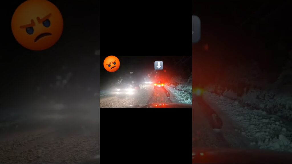 Câțiva tineri au rămas cu mașina blocată în zăpadă pe DN 67 C, între Novaci și Rânca