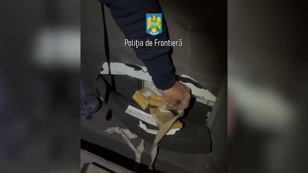 (VIDEO) Bijuterii din aur ascunse în capitonajul unui autocar