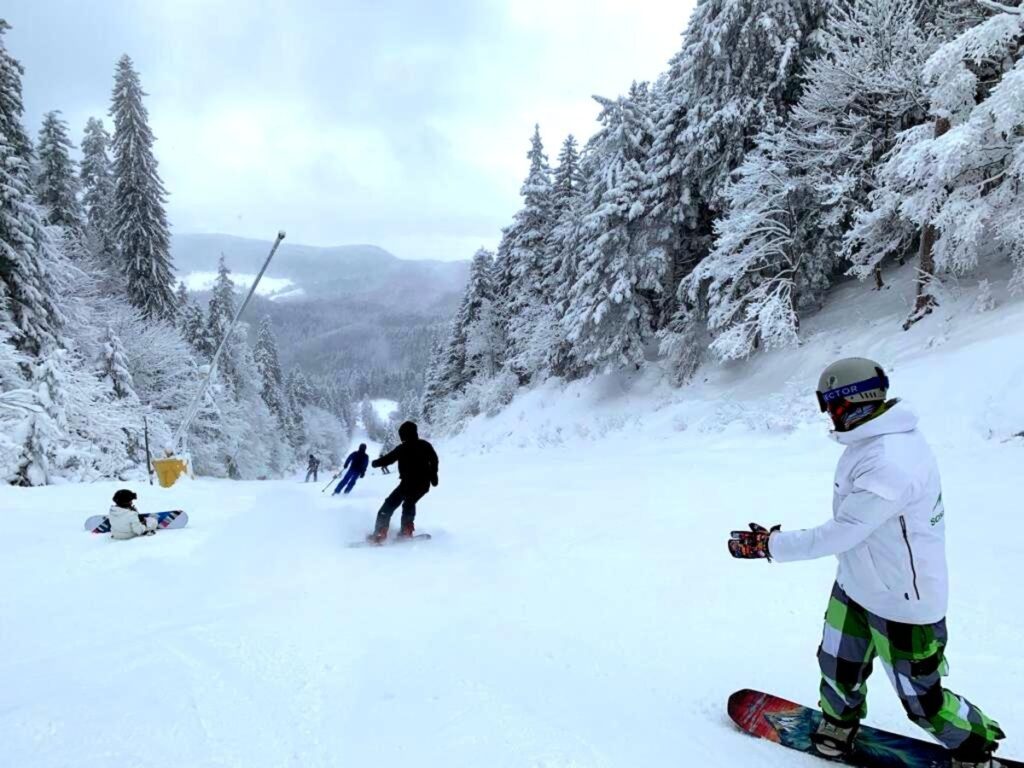 Sezonul de schi începe în acest weekend pe domeniul schiabil Transalpina-Voineasa