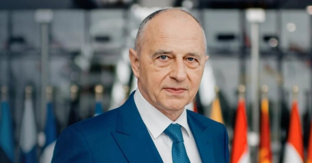 (VIDEO) Mircea Geoană, apel către toţi românii: „Nu daţi ţara pe mâna lui Ciolacu şi Simion!“