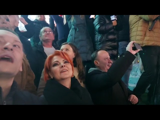 (Video) Târgul de Crăciun din Craiova a fost inaugurat cu sania lui Moș Crăciun și jocuri de artificii