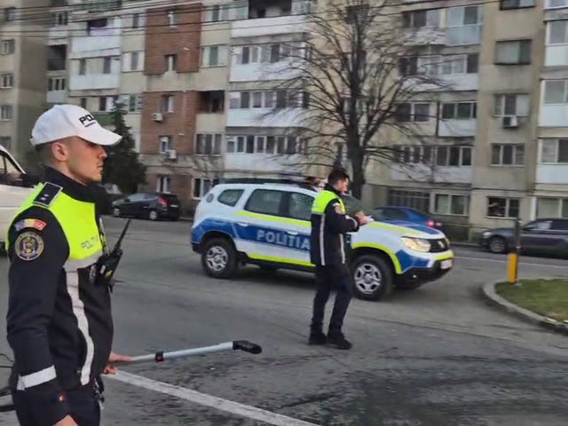 (VIDEO) Două maşini, implicate într-un accident în apropiere de Stadionul „Ion Oblemenco“ din Craiova