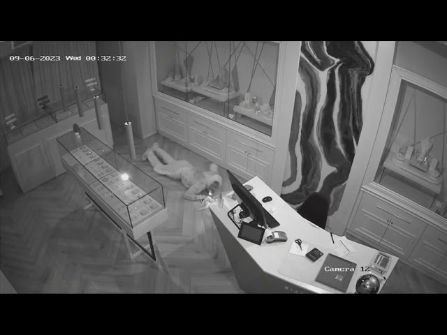 Frate şi soră, condamnaţi definitiv pentru spargerea unui magazin de bijuterii din Craiova