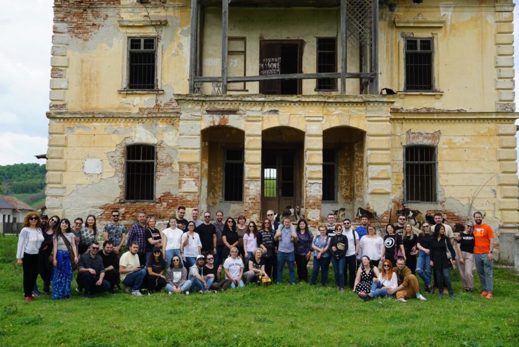 Creatorii de poteci. Vânătoarea de conace, cale deschisă către un business în turism