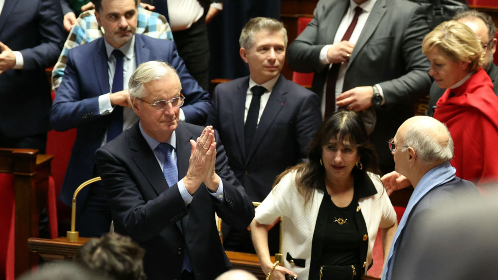 (VIDEO) Guvernul francez a picat prin moţiune de cenzură