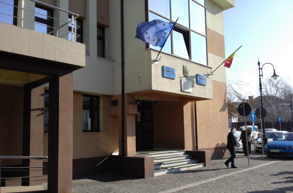 Procuror judecat pentru infracțiuni de corupție