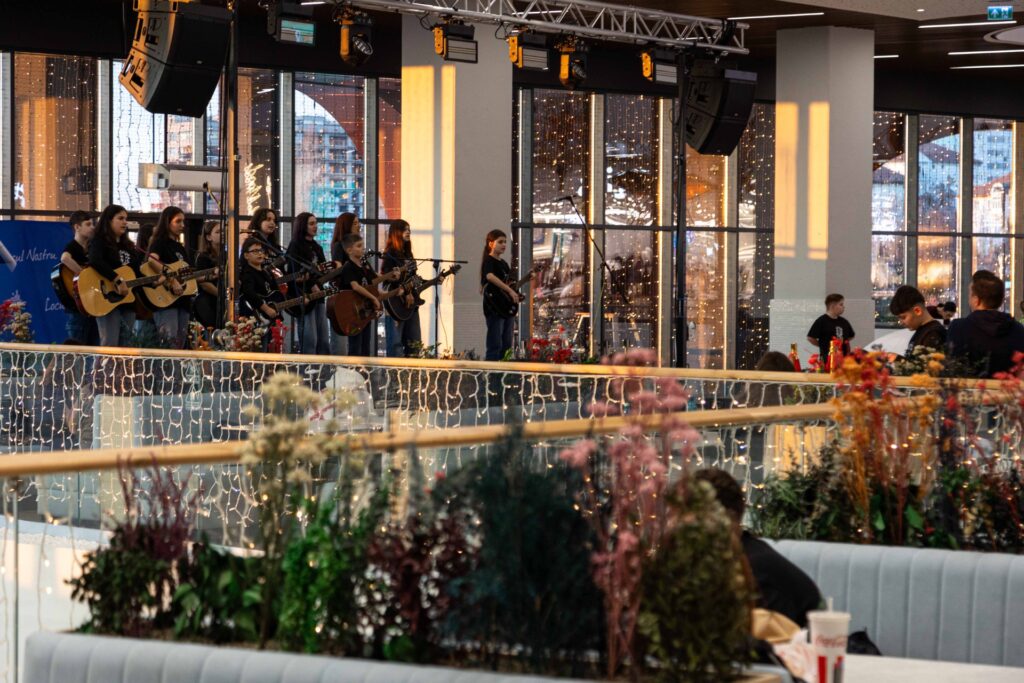 Promenada Craiova îi invită pe vizitatori să se bucure de premii și surprize festive