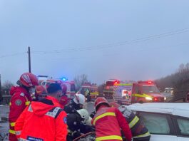 Coliziune între un autoturism și un tractor cu semiremorcă