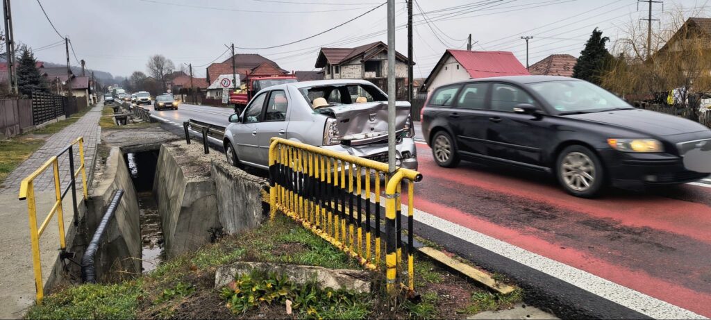 Vâlcea: Accident rutier pe DN 7, în localitatea Bujoreni