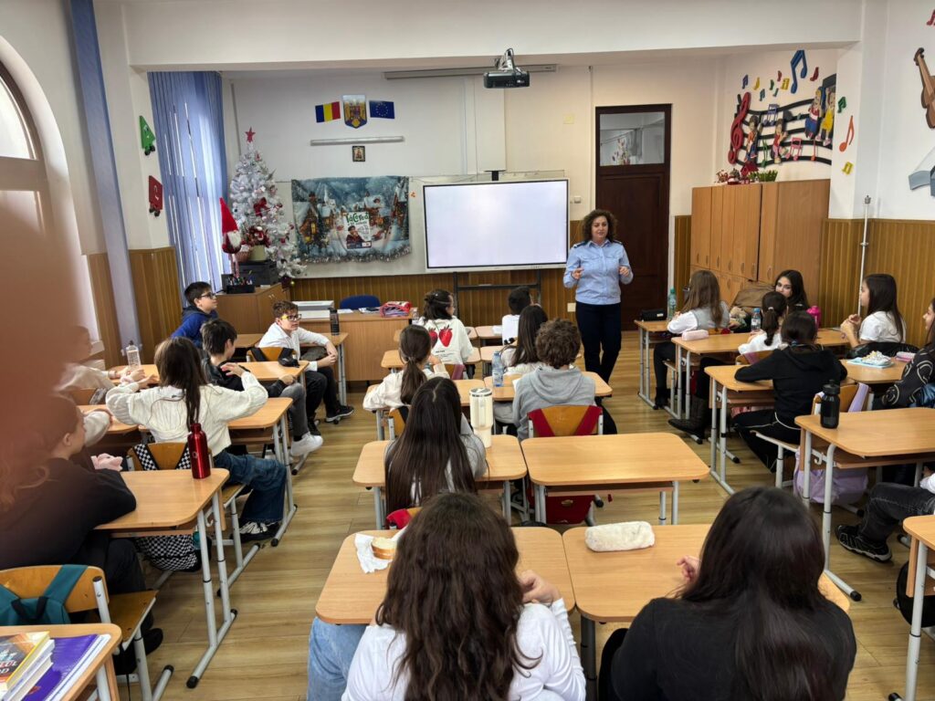 Jandarmii gorjeni au derulat în școli programul „Ora de civilizație”