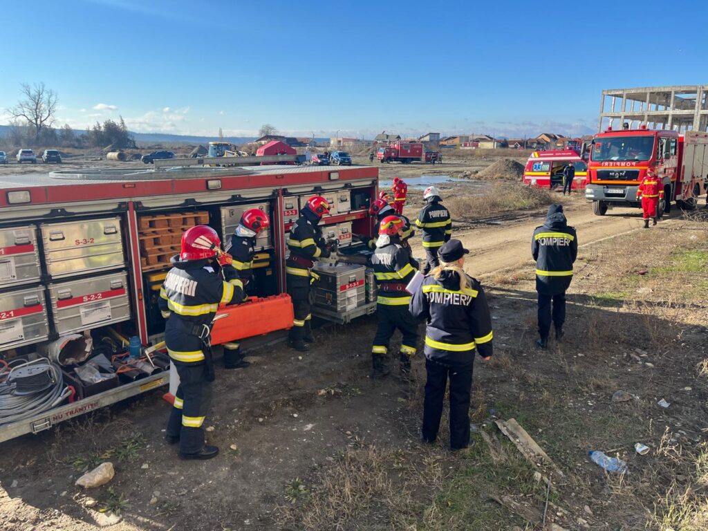 (VIDEO) Exerciţiu complex de intervenţie în caz de cutremur în Drobeta Turnu Severin