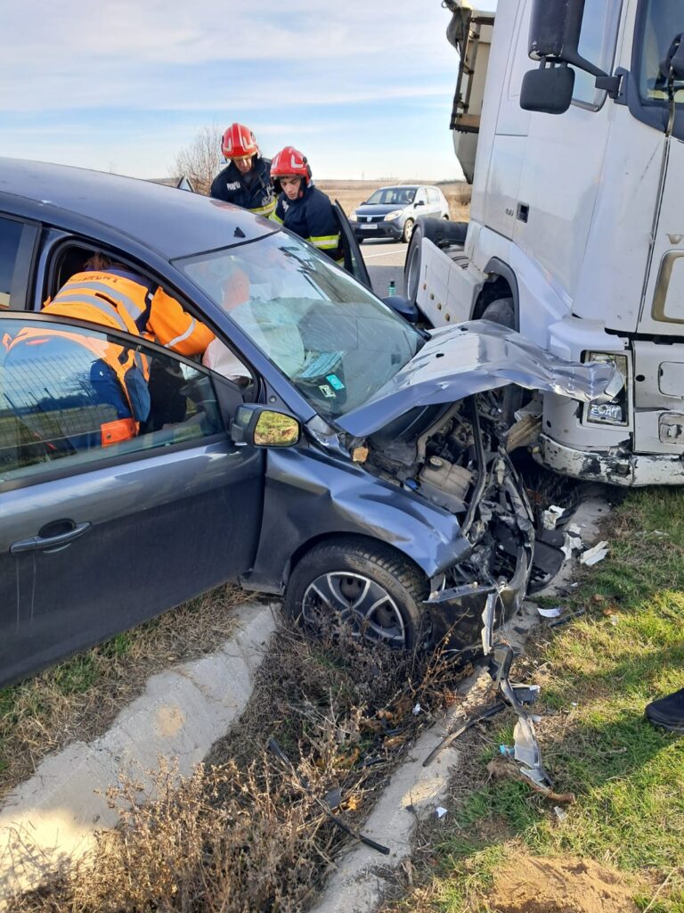 (VIDEO) Dolj: Grav accident pe DN 55, în Rojiște. O persoană a murit