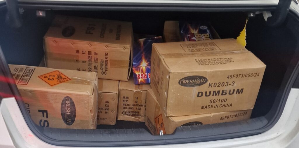 Peste 120 de kilograme de articole pirotehnice, confiscate de polițiștii gorjeni