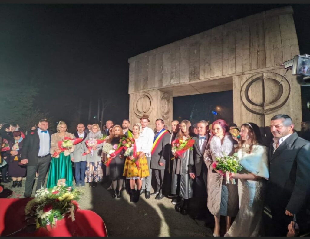 Târgu Jiu: Căsătorii la Poarta Sărutului, de Revelion
