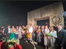 Căsătorii la Poarta Sărutului, de Revelion