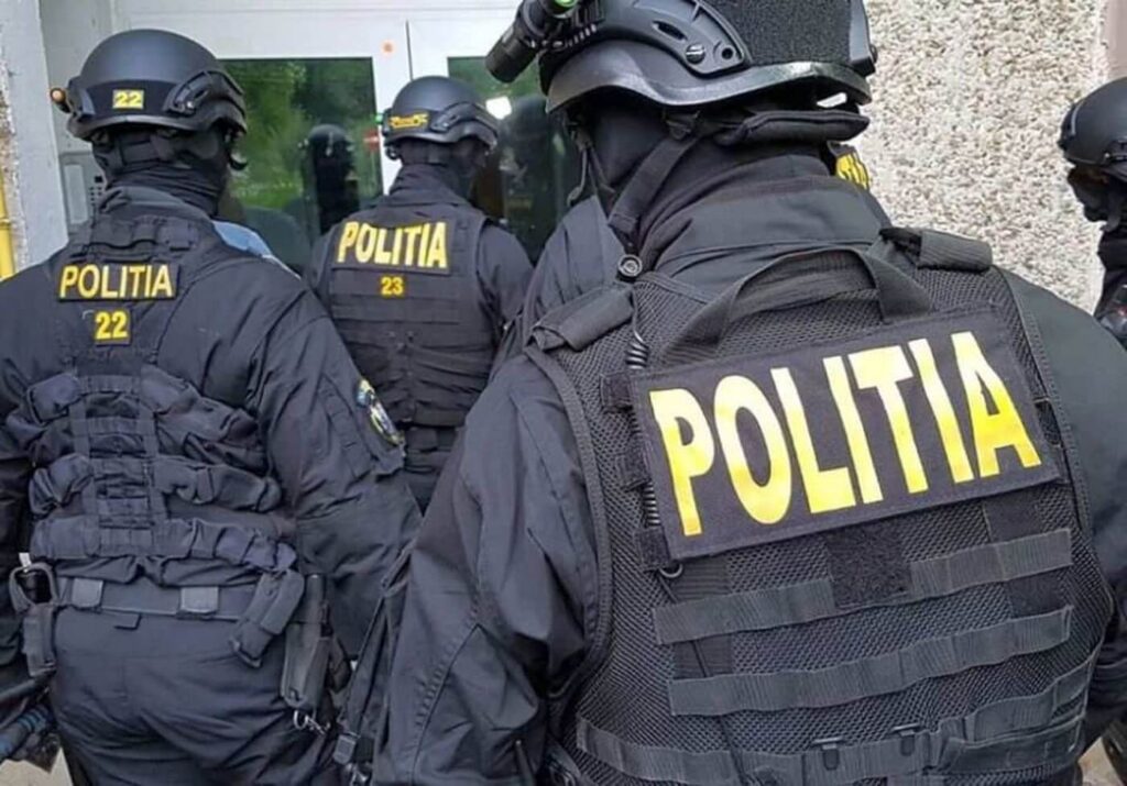 Trei călărășeni care au înșelat un doljean, puși sub control judiciar