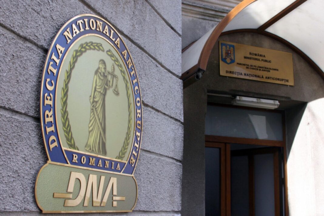 Doi bărbați, reținuți de procurorii DNA pentru trafic de influență