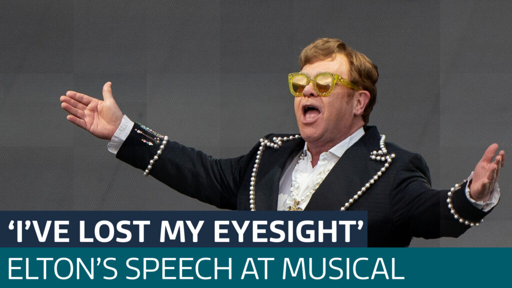 Elton John dezvăluie că nu poate să se uite la propriul său musical după ce și-a pierdut vederea