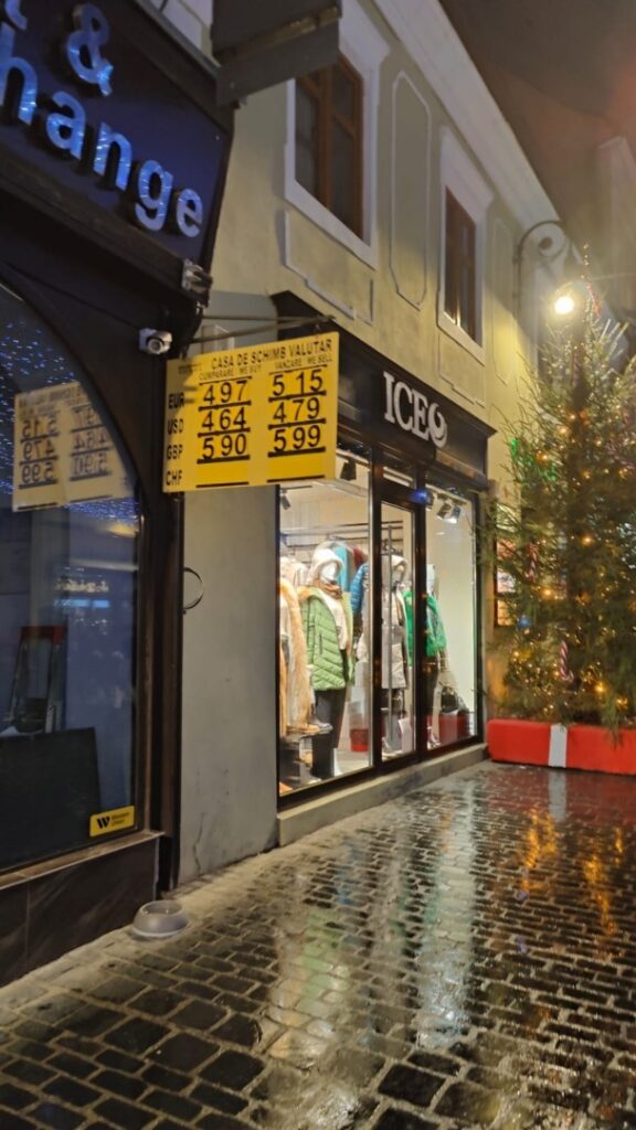 Euro se vinde și cu 5,2 lei la unele case de schimb și a trecut de 5 lei inclusiv la cumpărare