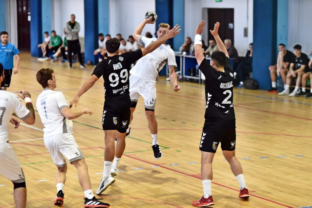 Handbal (m) / Universitatea Craiova dă piept cu Tg. Jiu în Bănie