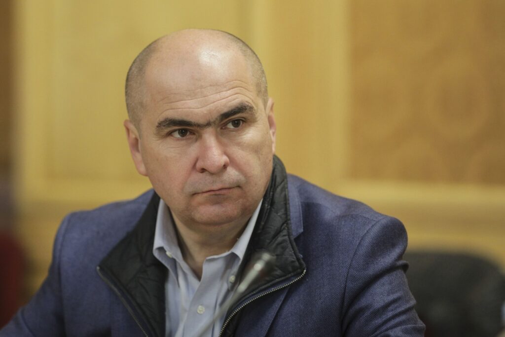 Ilie Bolojan: Zborurile politicienilor cu avioane private, o sfidare faţă de oamenii care o duc greu. O formă de respect e să rămâi decent