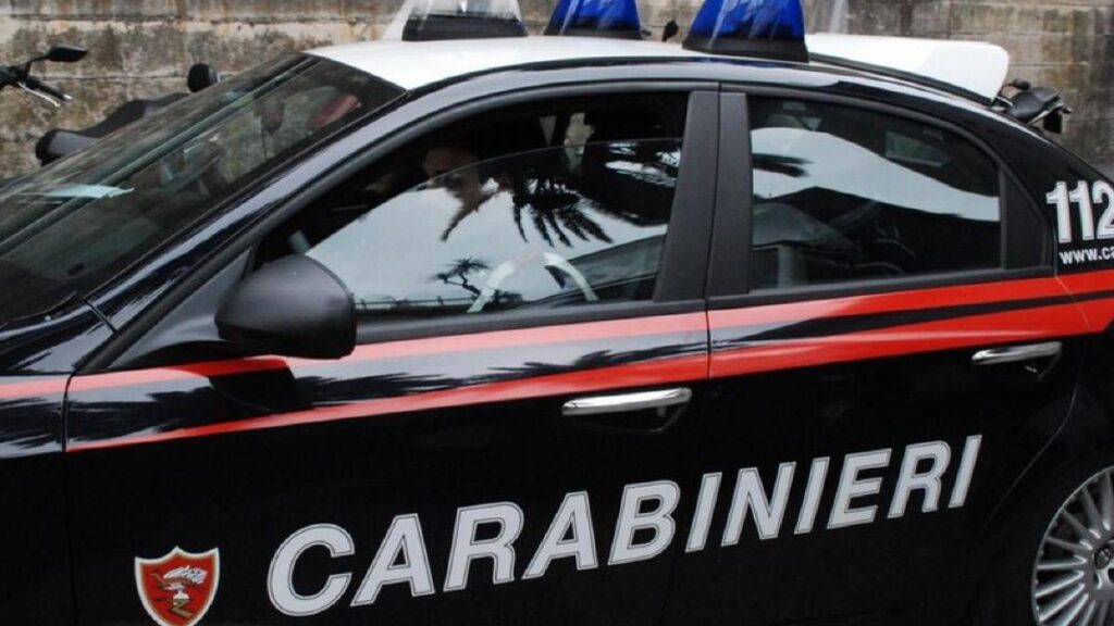 Român din Italia căutat de poliție de cinci ani, prins după ce a ajuns la spital cu un cui bătut în frunte