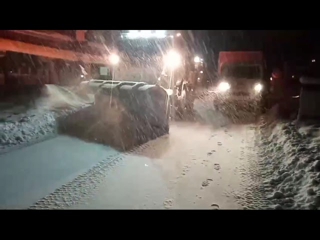 (VIDEO) Gorj: Utilajele de deszăpezire intervin pe DN 67 C, la Rânca