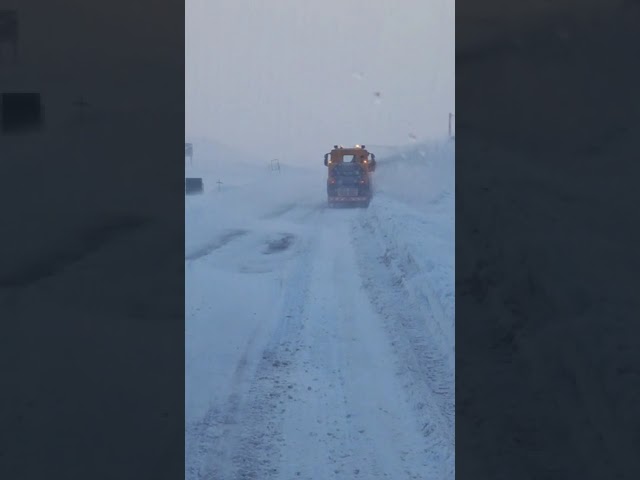 Cinci utilaje de deszăpezire intervin la Rânca