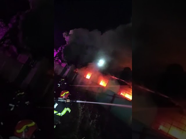 Incendiu la un depozit de materiale de construcții din Tismana