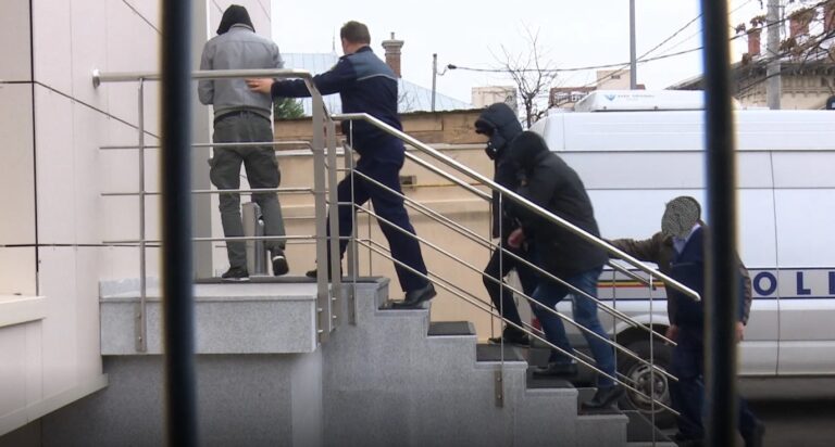 Trei tineri, condamnaţi pentru pornografie infantilă şi viol