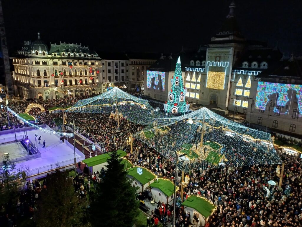 Ca sardinele. Peste 200.000 de persoane, într-un singur weekend, la Târgul de Crăciun din Craiova