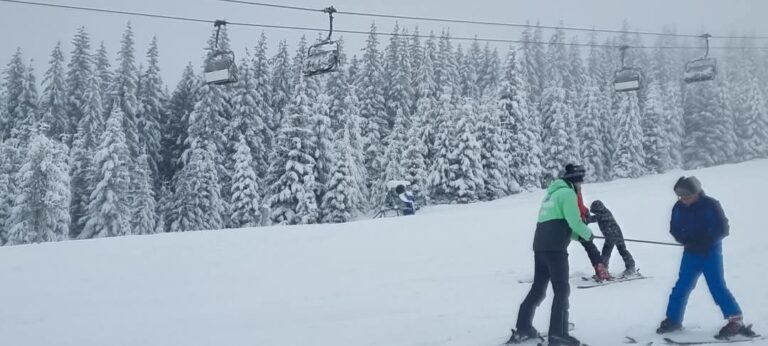 Sute de turiști, așteptați în week-end la Rânca