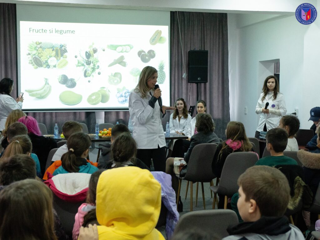 Caravana mobilă UMF Craiova a ajuns în comunităţile din Dolj. Sute de oameni au mers să îşi verifice sănătatea