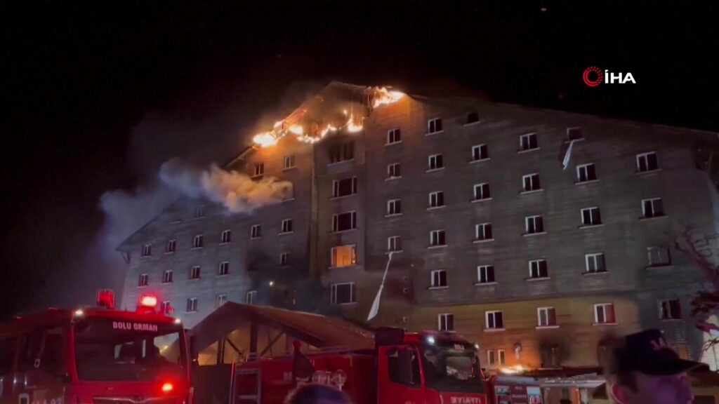 Nouă persoane reținute după incendiul din stațiunea de schi din nord-vestul Turciei