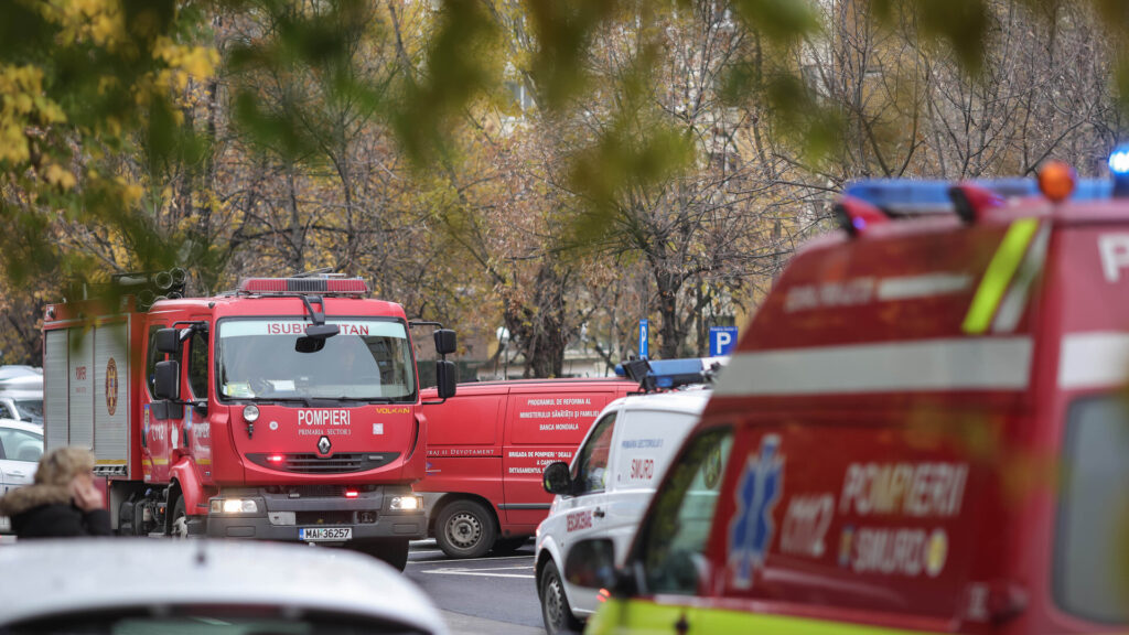 Explozie într-o clădire în care erau cazați muncitori. Patru persoane, rănite