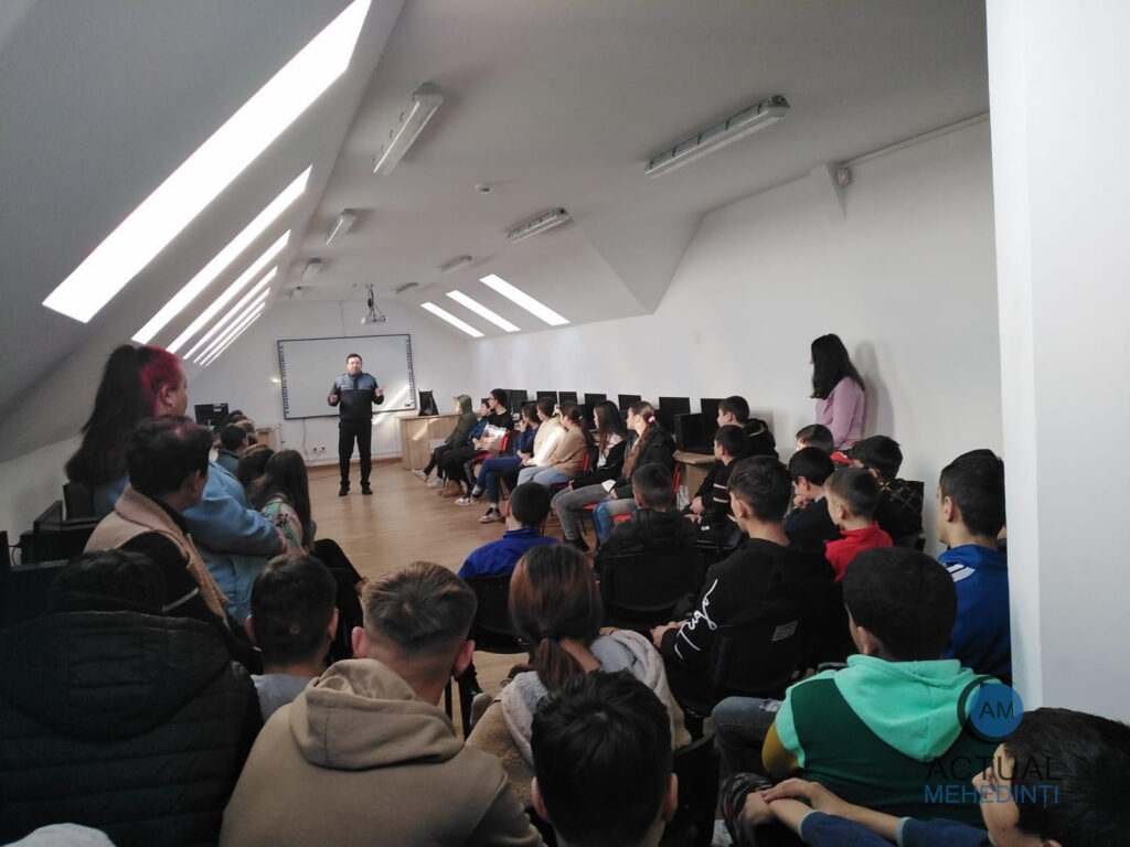 Mehedinţi: Polițiștii Biroului Siguranță Școlară continuă activitățile în cadrul proiectului educational „Preventiv“