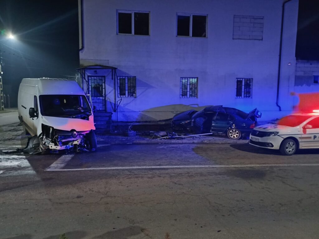 Dolj: Trei tineri și un minor, răniți după coliziunea dintre două autovehicule