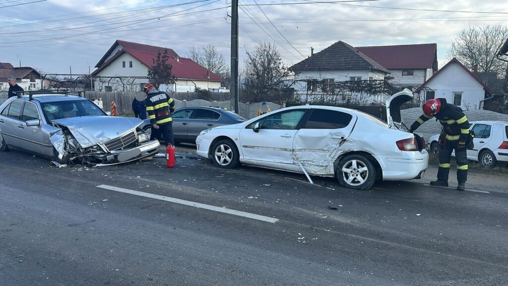 Vâlcea: Accident pe DN64. O persoană, rănită