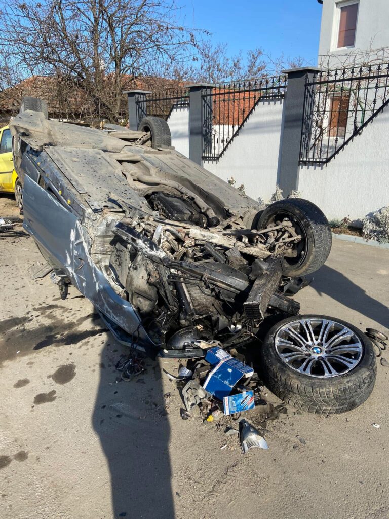 Craiova: Un tânăr s-a urcat băut la volan și s-a răsturnat cu mașina