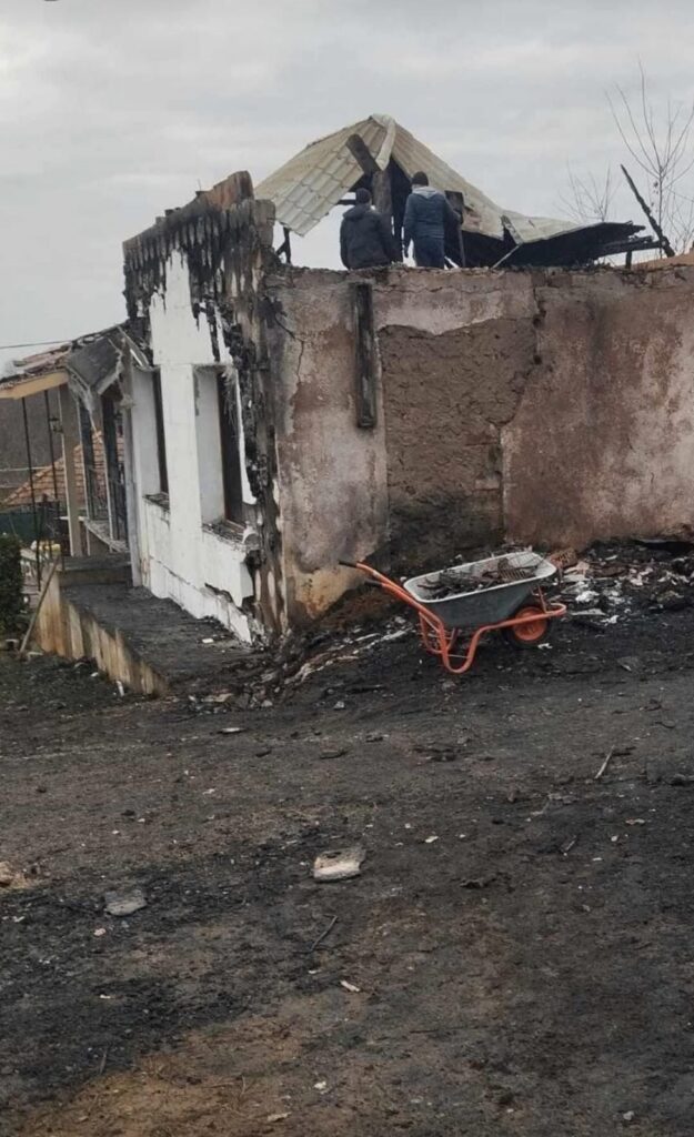 Gorj: Se strâng fonduri pentru familia rămasă fără casă la Runcu