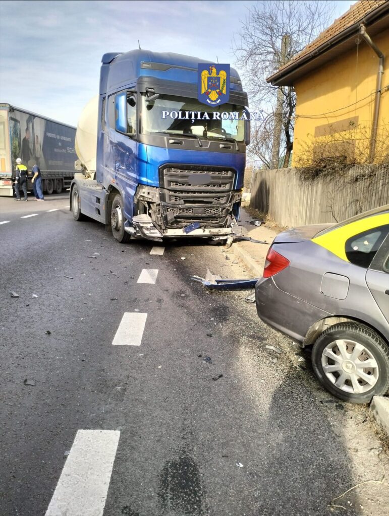 UPDATE: Șoferul autoturismului a murit. Traficul rutier, afectat pe direcția Râmnicu Vâlcea – Pitești
